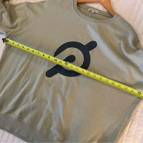 Peloton Heart Pullover Sweatshirt. Size Large. - Picture 9 of 11